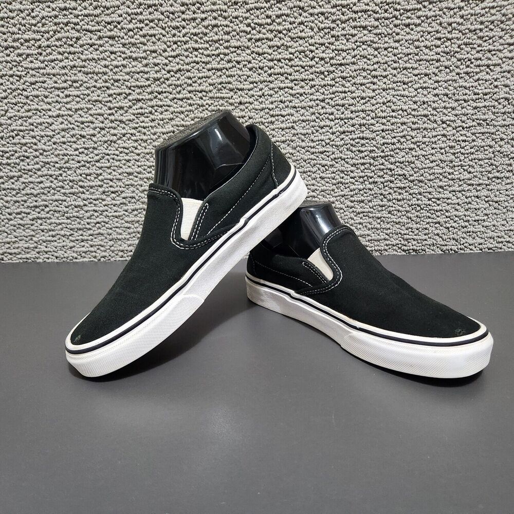 VANS Unisex Black Classic Slip-On Sneakers Style # Vn-0Eye Size 6 (M) 7.5 (F)